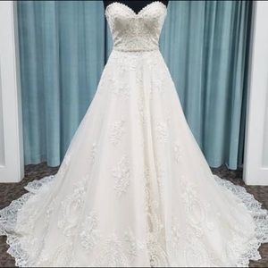 Designer

Maggie Sottero
Reba-7ms335
Ivory lace